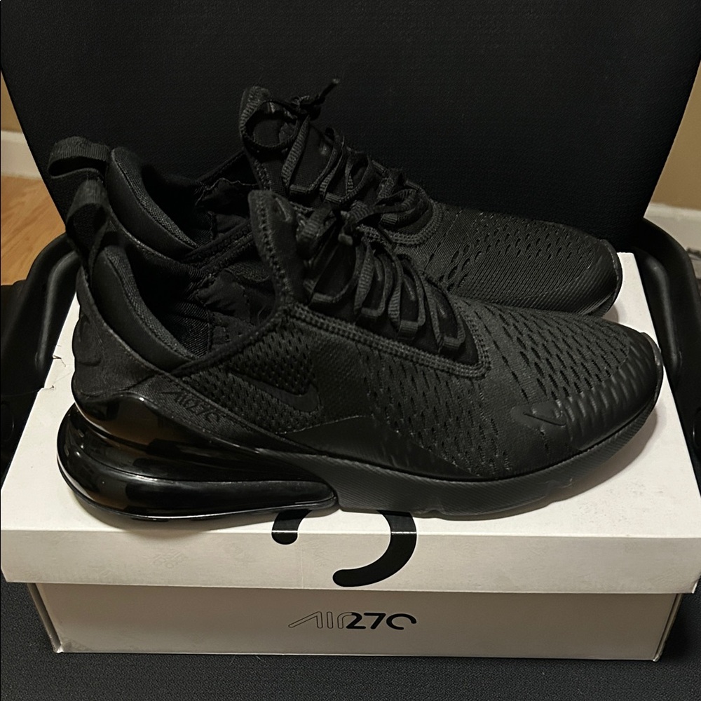 Men’s new Nike Air Max 270 Triple Black Sneakers size 10.5